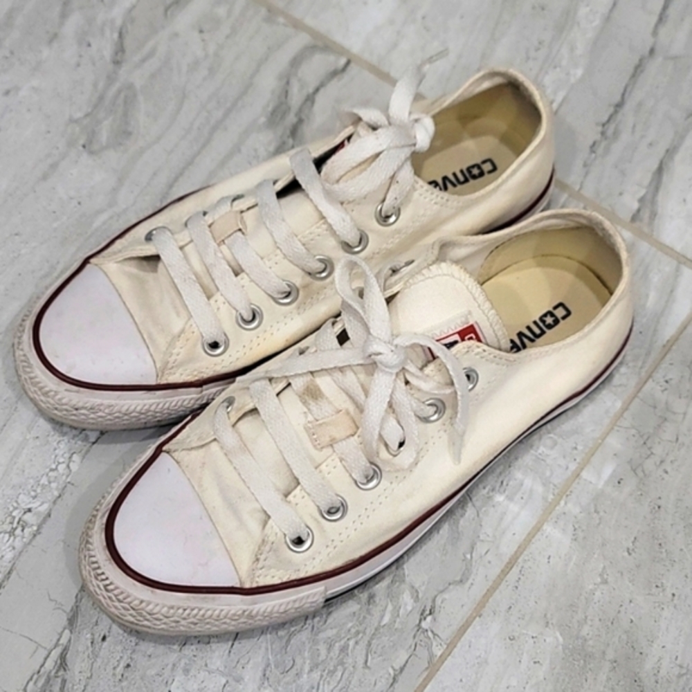 Womens sz 7 converse sneakers